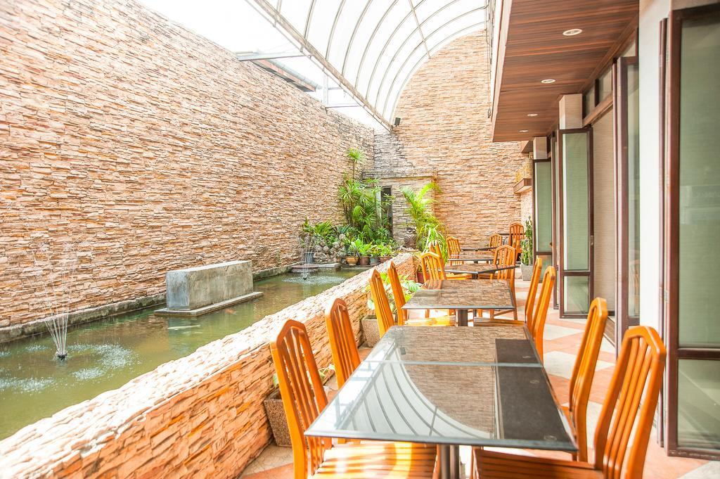 Crystal Inn Phuket Exterior foto
