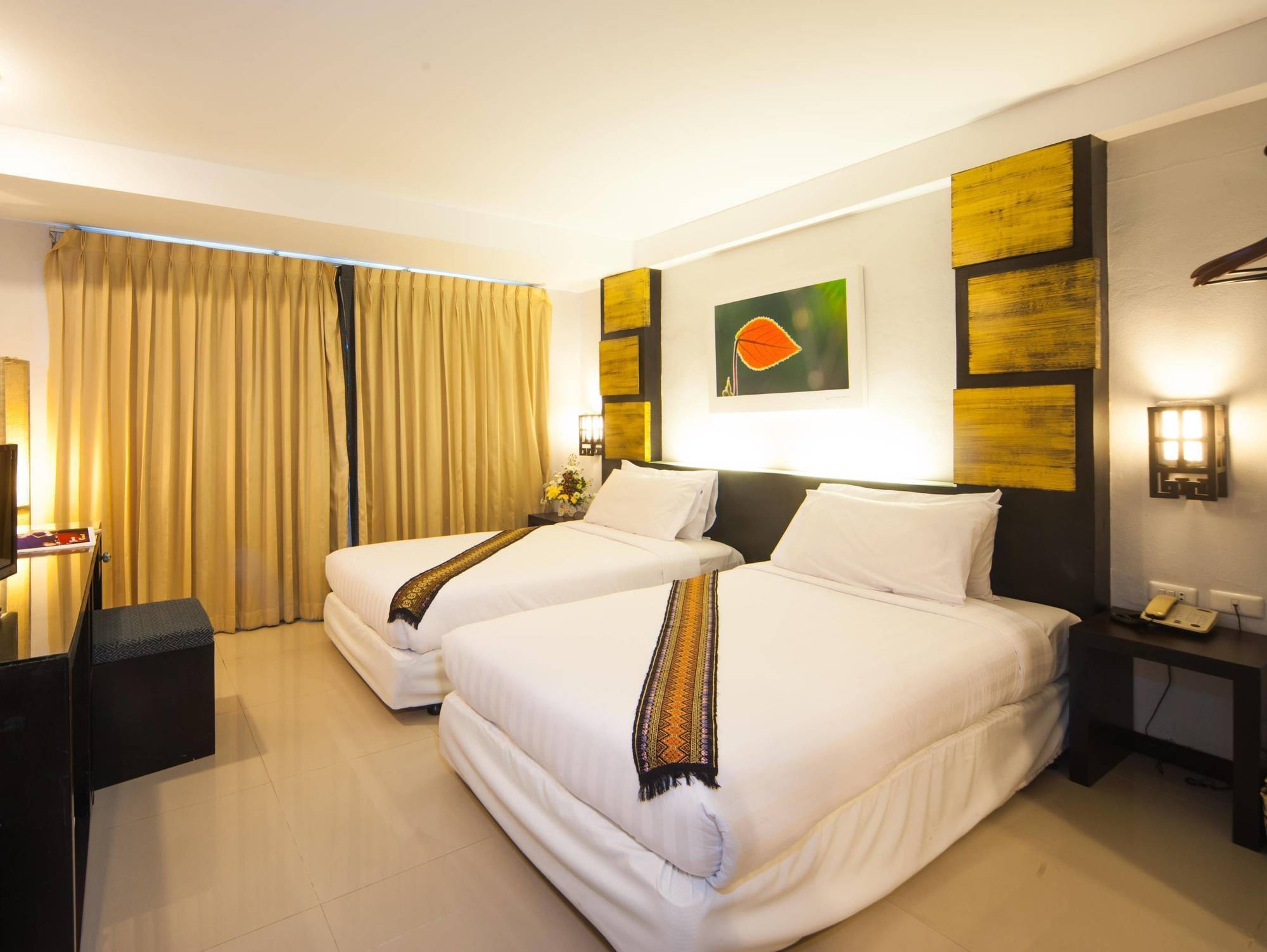 Crystal Inn Phuket Exterior foto