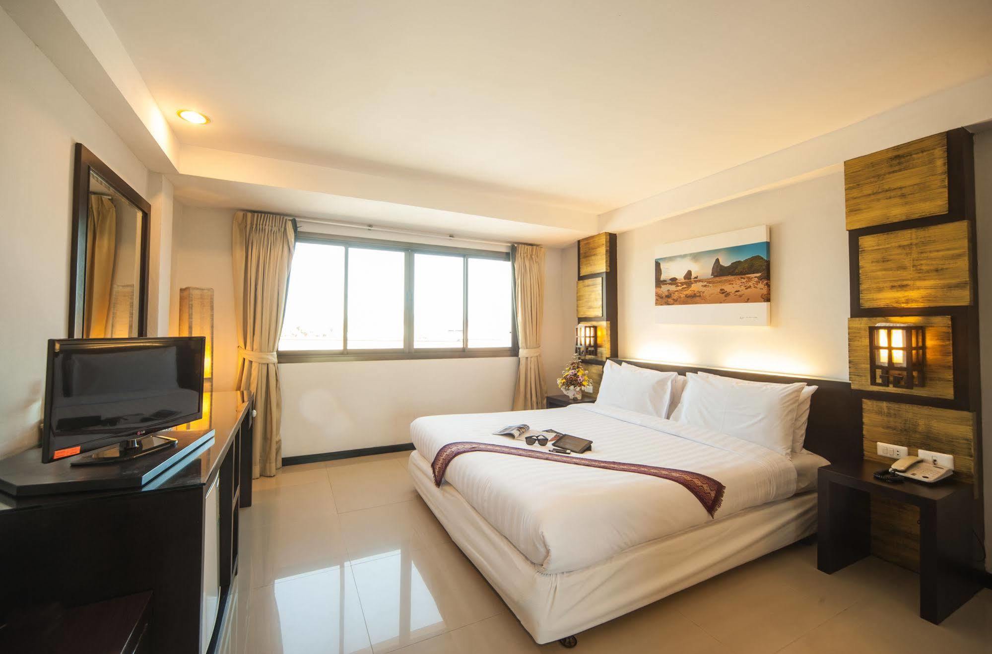 Crystal Inn Phuket Exterior foto