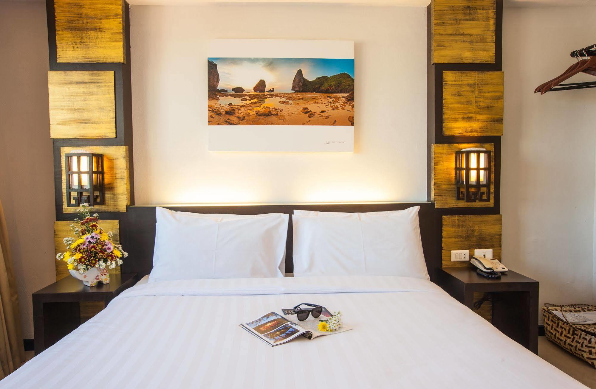 Crystal Inn Phuket Exterior foto