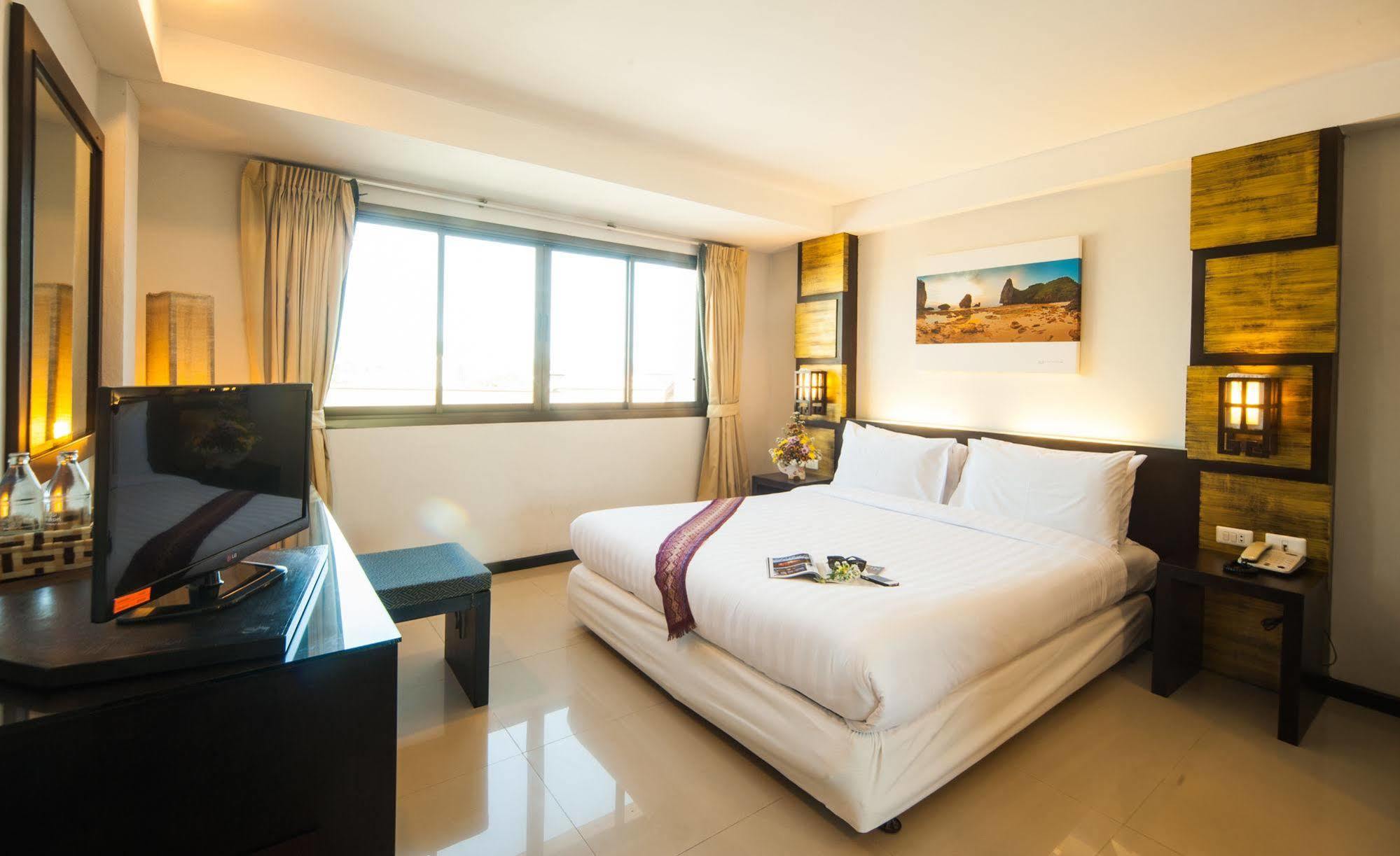 Crystal Inn Phuket Exterior foto