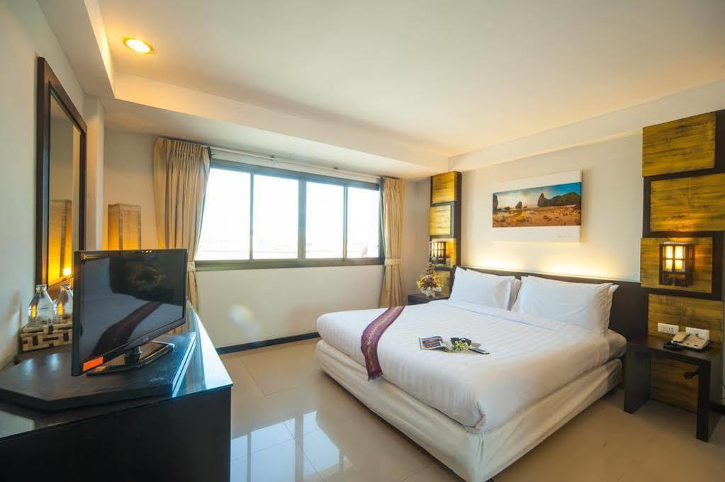 Crystal Inn Phuket Exterior foto